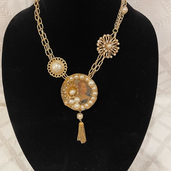 Elegant Gold Tone and Pearl Women's Handmade Vintage Necklace - Picture 1 of 3
